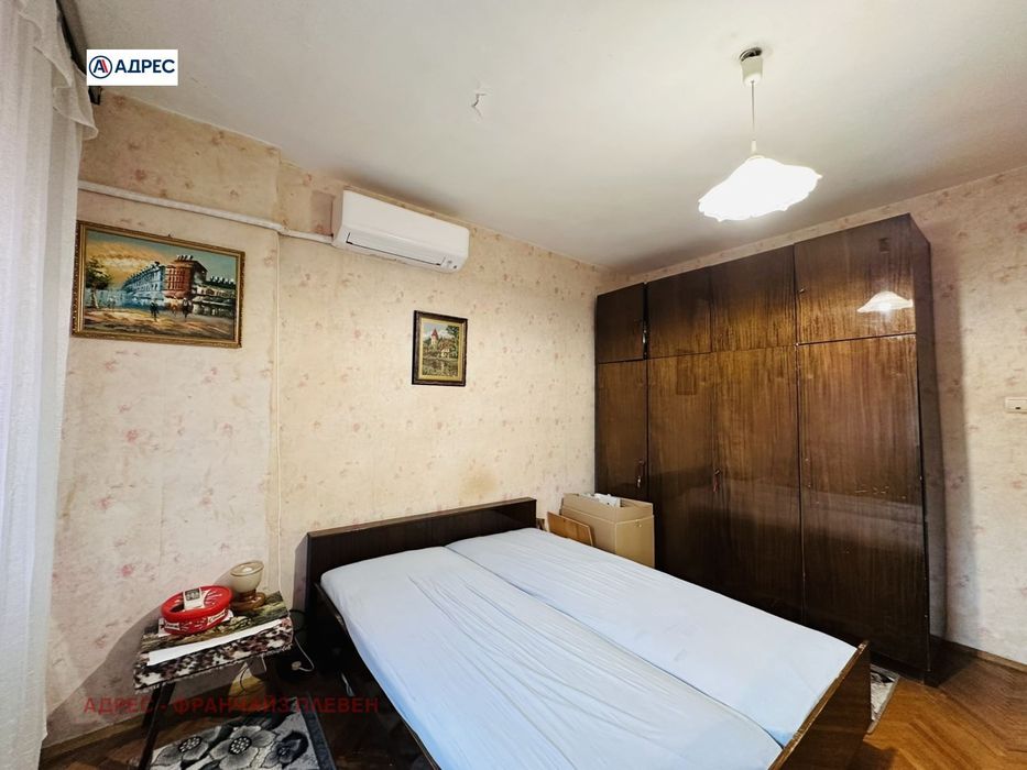 Продава се Тристаен апартамент в Плевен, Идеален център - 107 кв.м за 1449 €/кв.м - Снимка #4