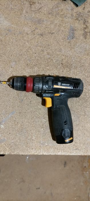 Продам шуруповерт felisatti и Deko 12v