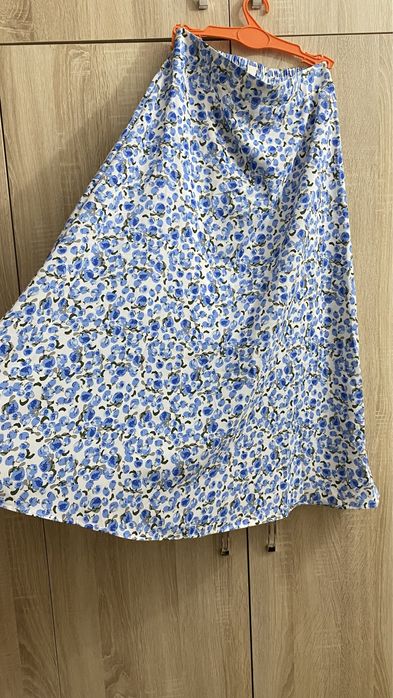 Юбочка ниже колен