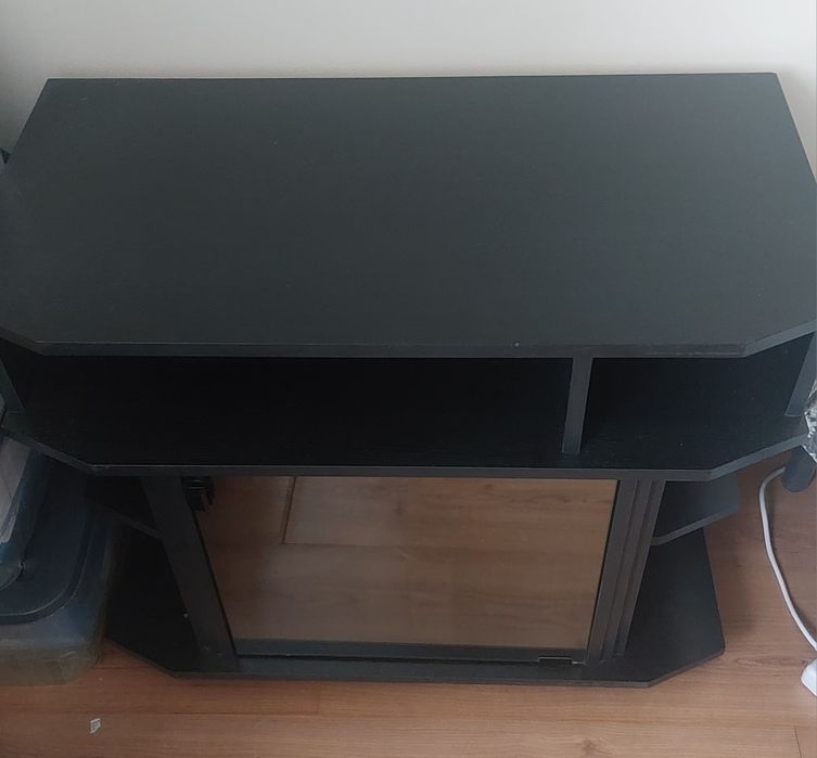 Продам столик под телевизор чёрного цвета