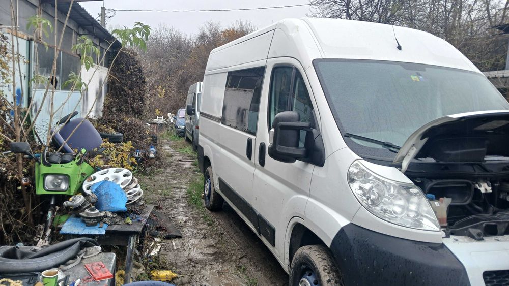 Продавам товарен бус Peugeot Boxer 2.2 HDI