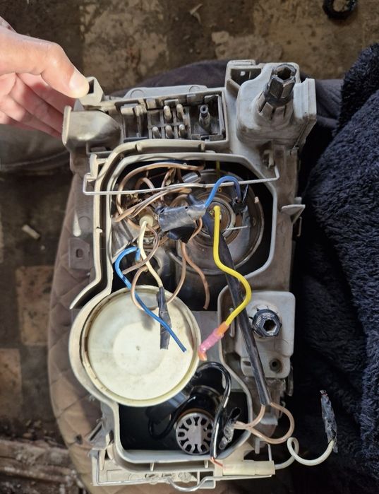 Продам фары на мерседес 202