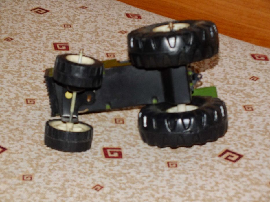 Метален трактор на завод Мир Разград