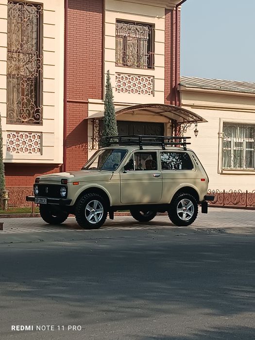 Нива 2121 в идиальном состояние