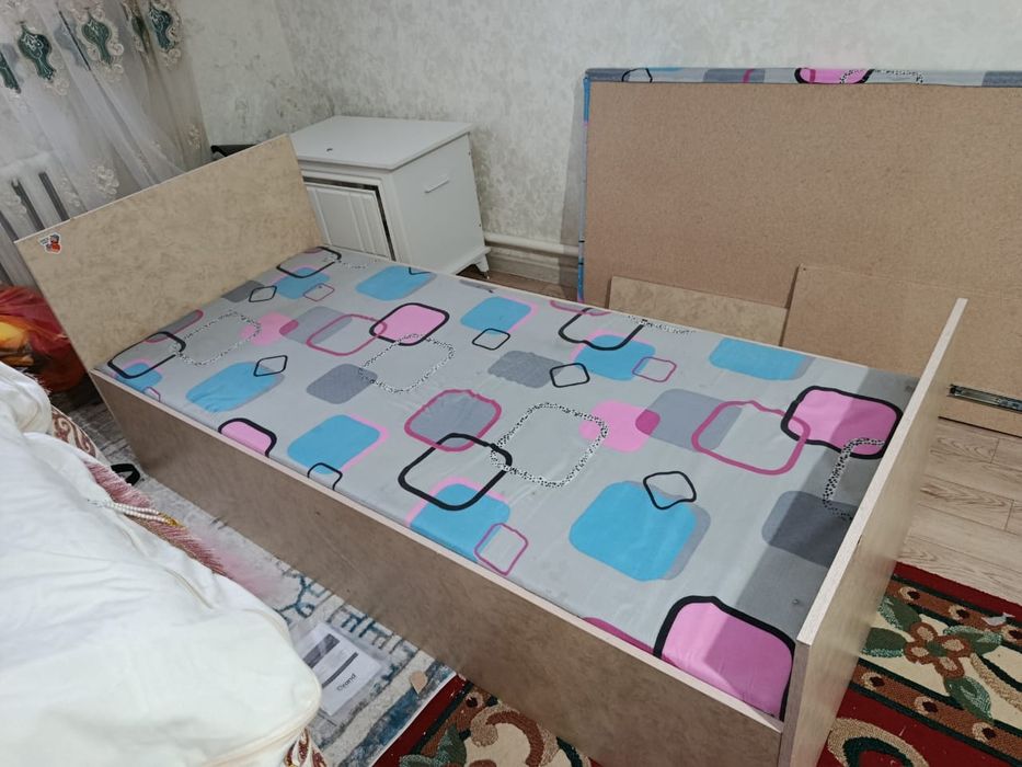 Кровать односпальные.