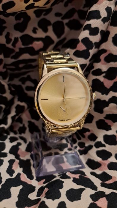 Дамски часовник Нов