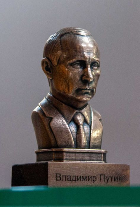 Бюст на Владимир Путин.Медна галванопластика.