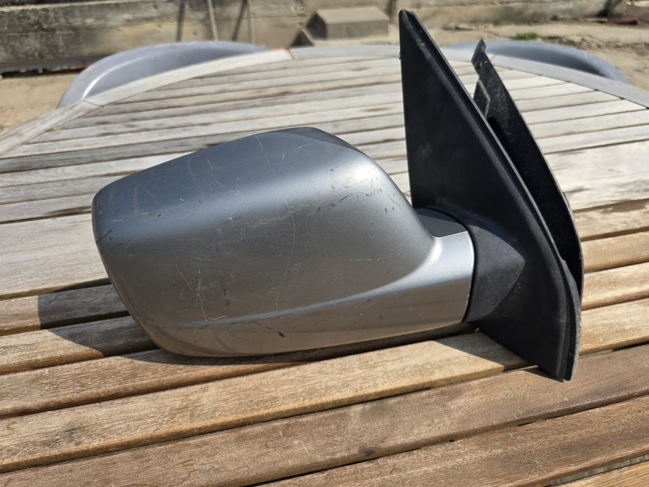 Продавам дясно огледало нисан х трал