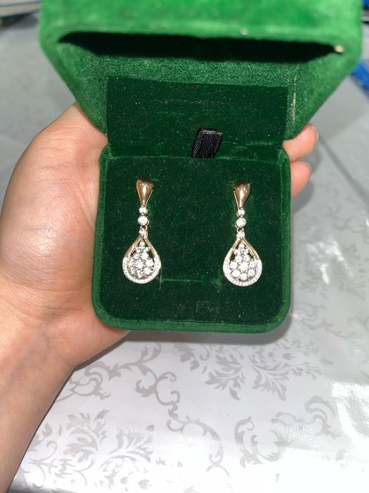 Продам золотые серьги 585 пробы с фианитами.