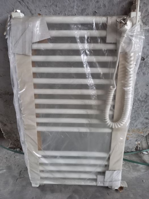 Лира за баня с вграден нагревател Нова