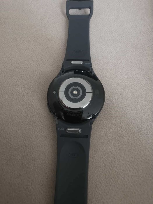 Galaxy Watch6 R940 (44 мм, Graphite) + подарък бяла оригинална каишка