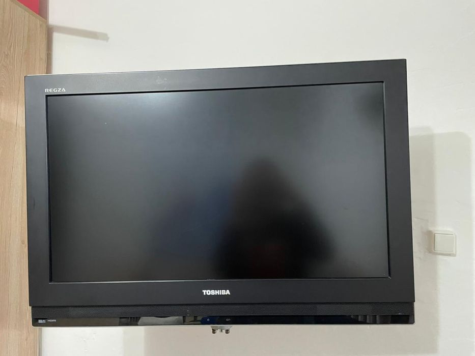 Телевизор, жағдайы жақсы. Істеп тұр