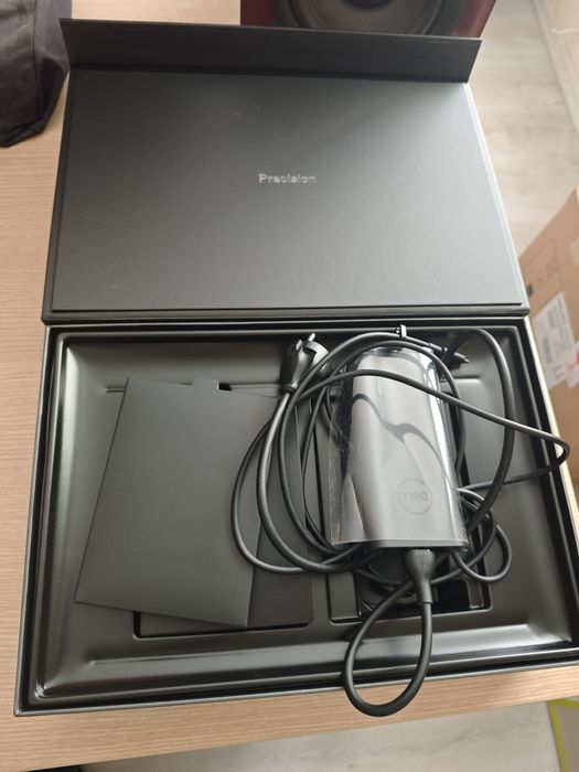 Лаптоп Dell Precision 5570