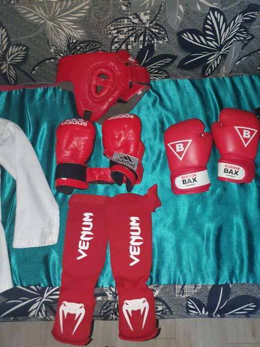 Продам Кимоно перчатки,шлем