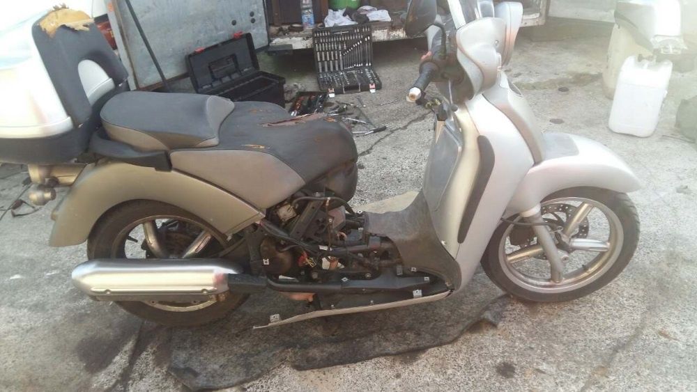 Aprilia Scarabeo 200- На части