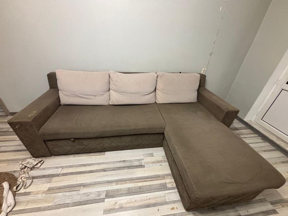 Диван с отсеками для белья