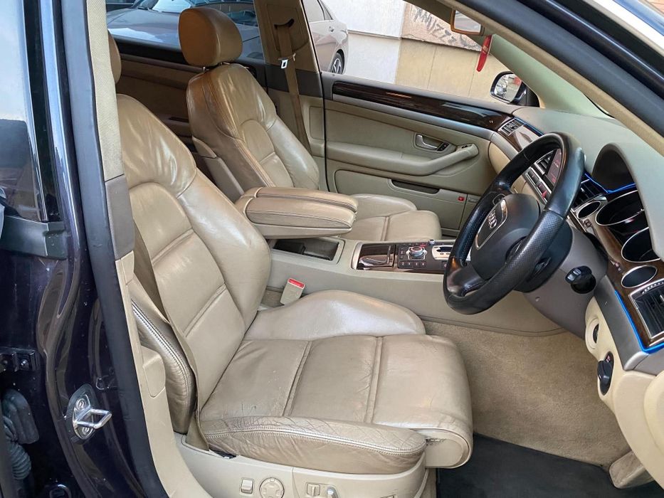 Audi A8 volan pe dreapta