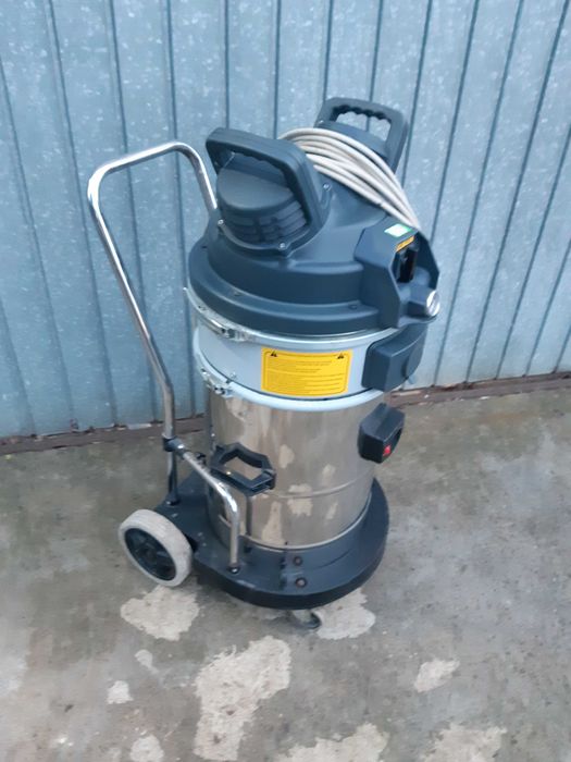 Aspirator industrial NILFISK