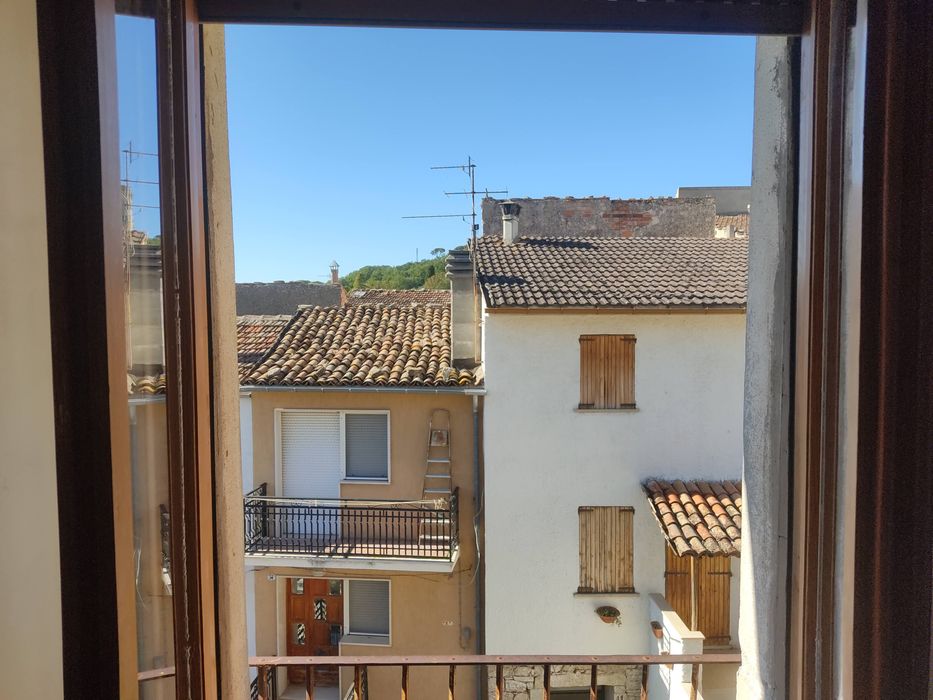 Продавам самостоятелна къща в Италия