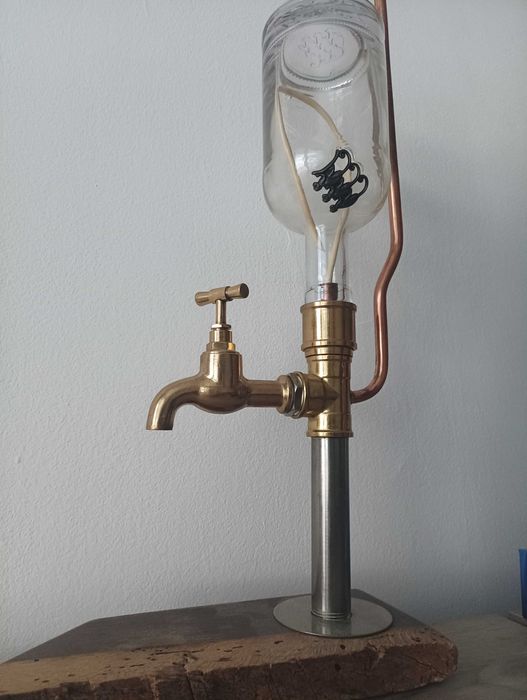 Диспенсър за алкохол