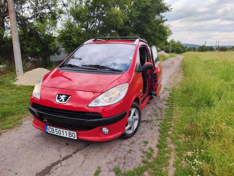 Автомобил  Пежо  1007