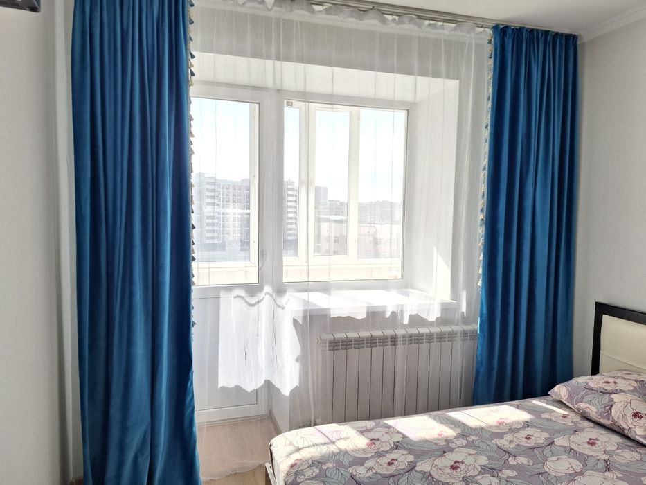 Продам шторы б/у синего цвета