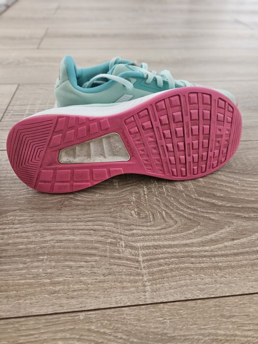 Adidasi ADIDAS copii, mărime 35 1/2 , sunt impecabili