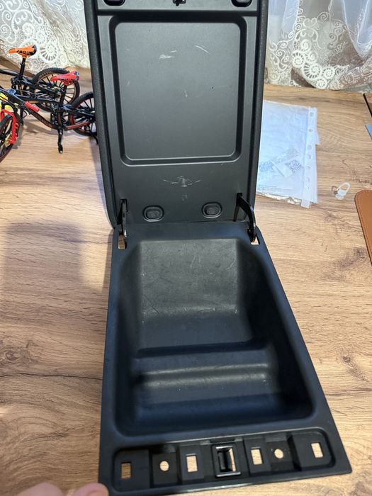 Подлокотник на BMW E38