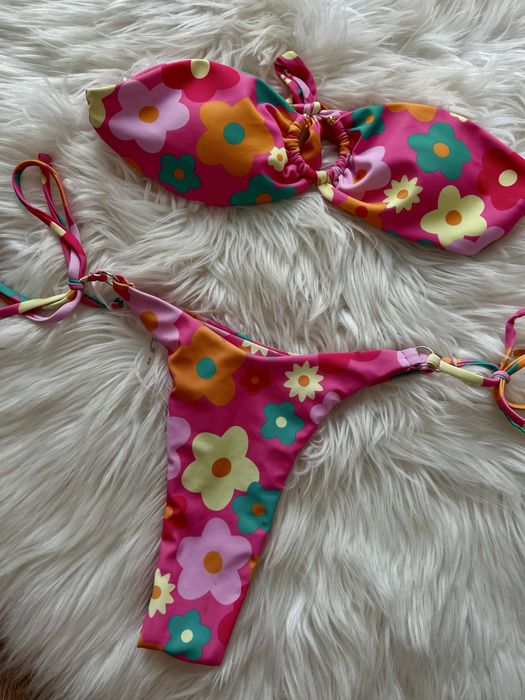 Costum de baie de vară cu imprimeu floral