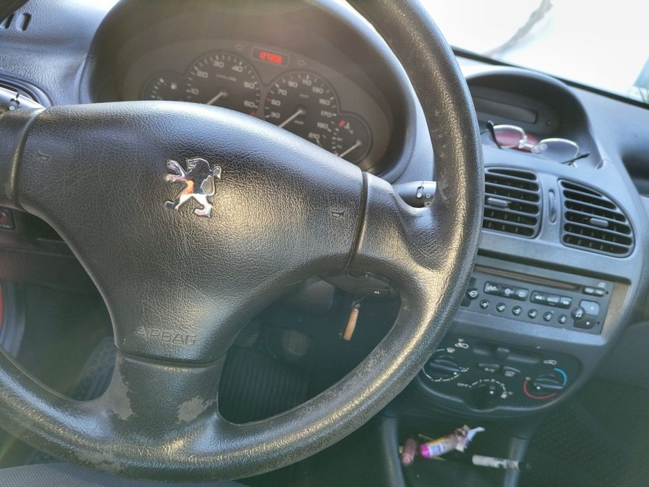 Vând peugeot 206 benzina 1.4