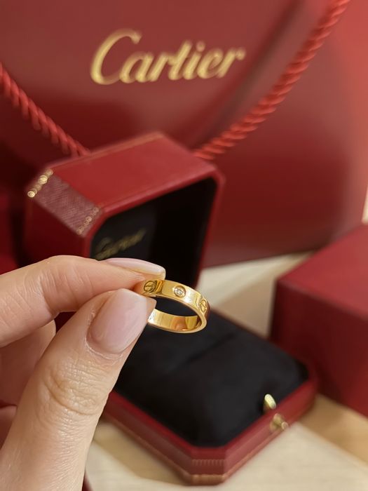 Inel Cartier love cu un diamant original