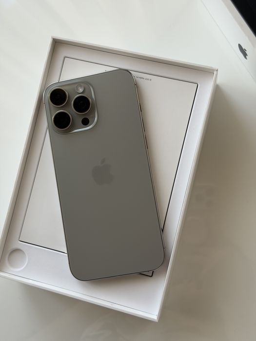 97% IPHONE 16 PRO MAX - перфектно състояние + подаръци