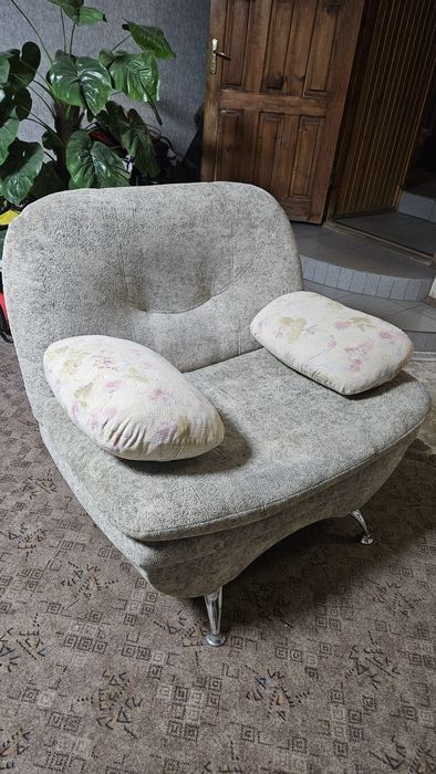 Продам диван раскладной и кресло