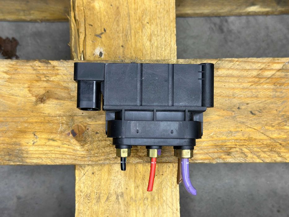 Въздушен клапан / разпределител AUDI 4H0616013