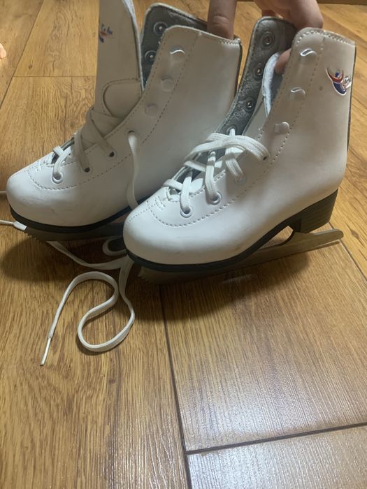 Продам коньки детские