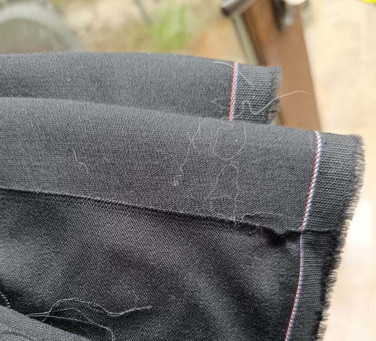 Material stofă neagră costum bărbătesc