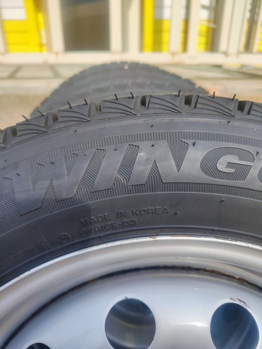 Продам комплект б/у зимней резины