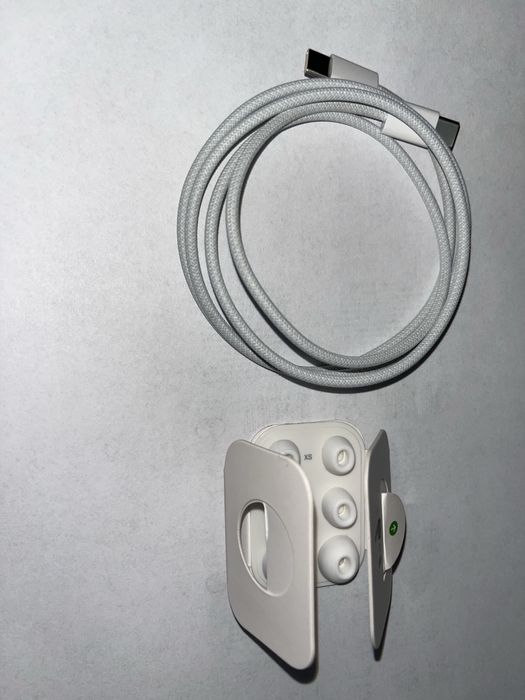 Apple air pods pro 2 ( usb-c )