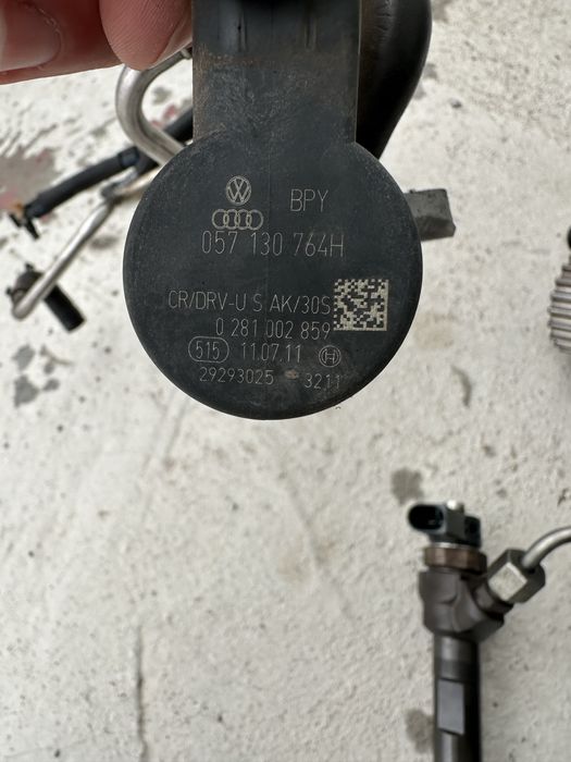 Горивна система Volkswagen Audi 2.0TDI CR Bosch дюзи помпа рейл