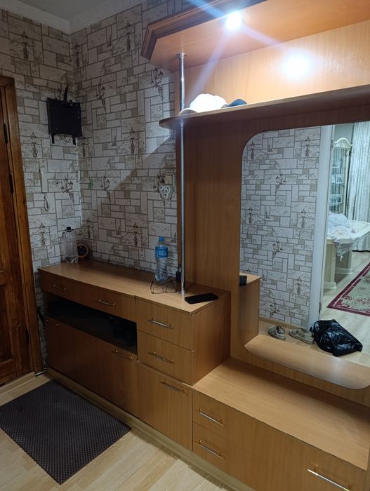 Продам прихожую шкаф