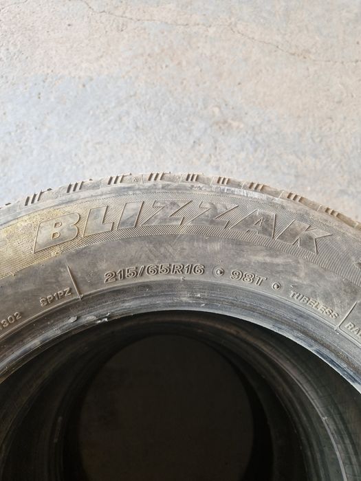Продам шины бриджстоун близзак
