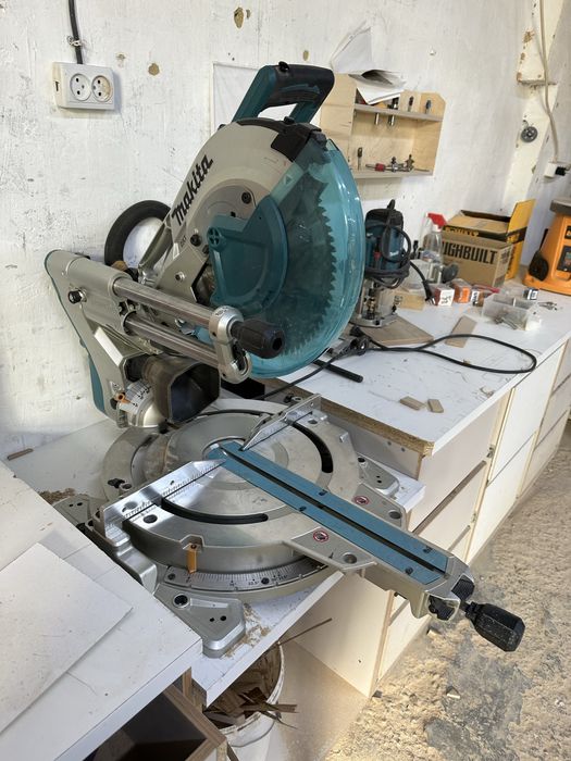 Торцовочная пила Makita
