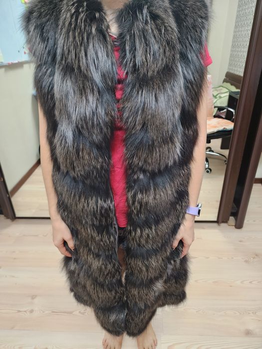 Срочно продаётся меховая безрукавка