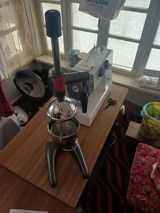 Ручной соковыжималка хорошом состояние