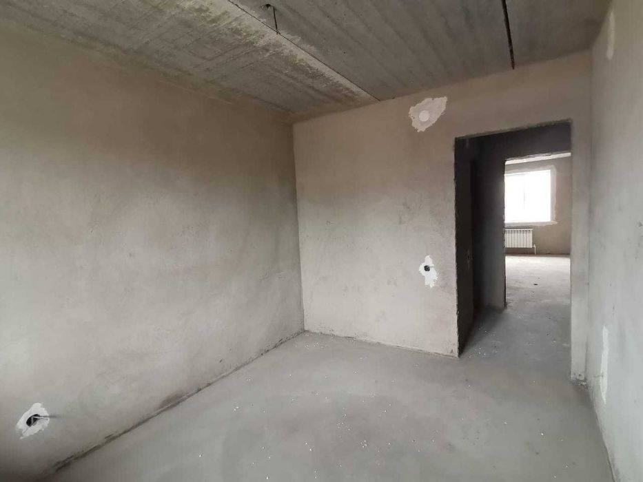 Продам 2х комн кв Батыс черновая