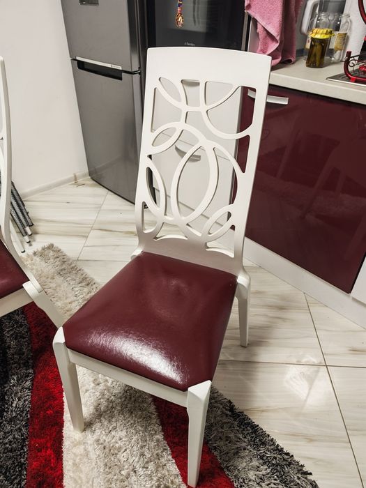 Перфектни кожени кухненски столове