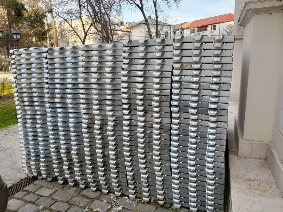 Schelă metalică de fațadă