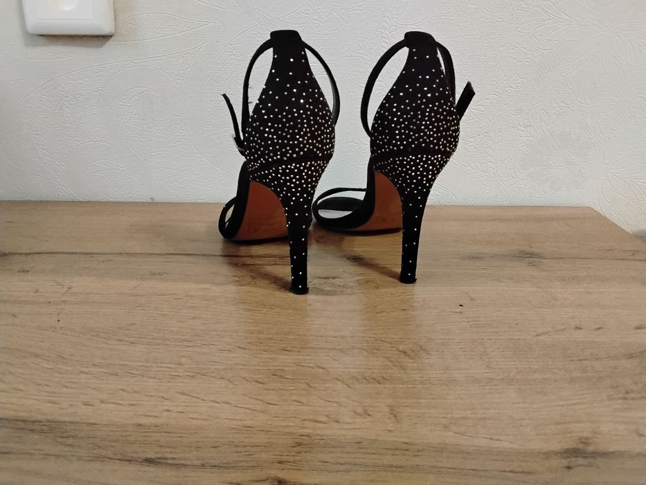 Босоножки 36 размер 7 тыс.тг