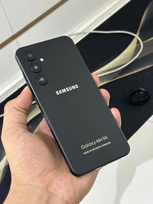 продам телефон Samsung A84