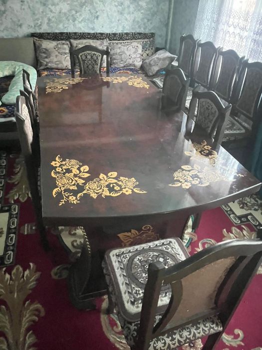 Продам раздвижной стол со стульями